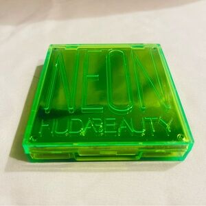HUDA BEAUTY Neon Lime Eyeshadow Case